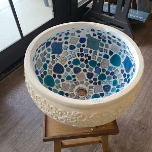 タイルの水鉢